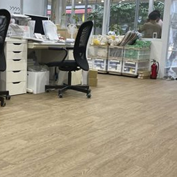 Altro Wood Adhesive–free Oxford Oak  14dB Sound Reduction Safety Flooring Roll